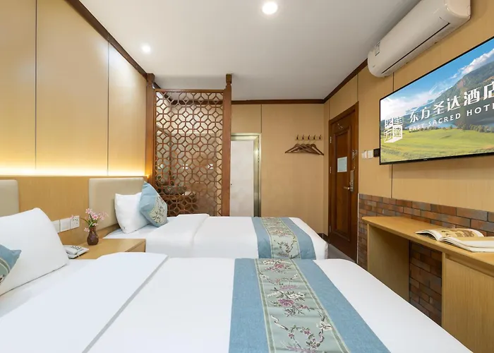 The East Hotel-Very Close To The Drum Tower,The Lama Temple,Houhai Bar Street,And The Forbidden City,There Are Many Old Beijing Traditional Hutongs Around The Hotel ,Experience The Culture Of Old Beijing Hutongs,Near Exit A Of Shichahai On Metro Line