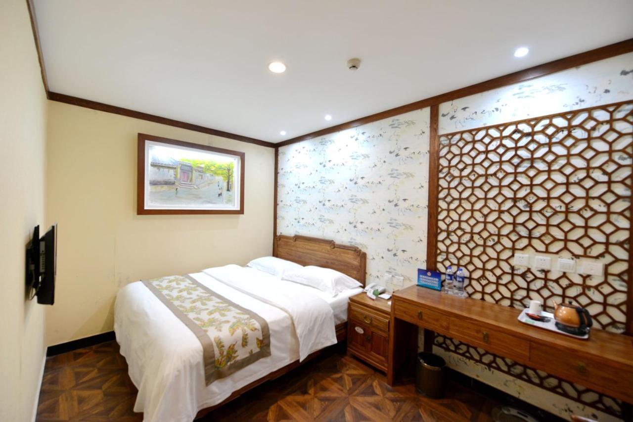 The East Hotel-very Close To The Drum Tower,the Temple,houhai Bar Street,and The Forbidden City,there Are Many Old Traditional Hutongs Around The ,experience The Culture Of Old Hutongs,near Exit A Of Shichahai On Metro Line Отель