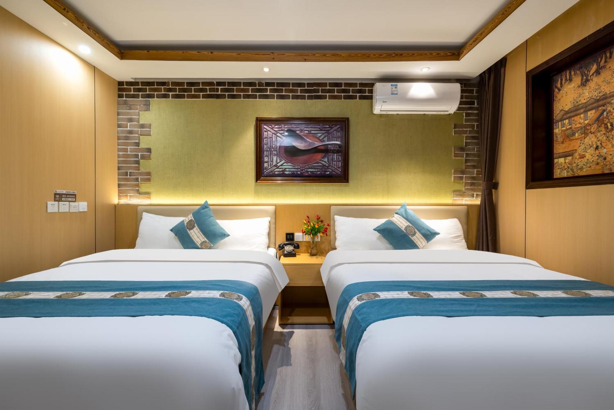 The East Hotel-very Close To The Drum Tower,the Temple,houhai Bar Street,and The Forbidden City,there Are Many Old Traditional Hutongs Around The ,experience The Culture Of Old Hutongs,near Exit A Of Shichahai On Metro Line Пекин