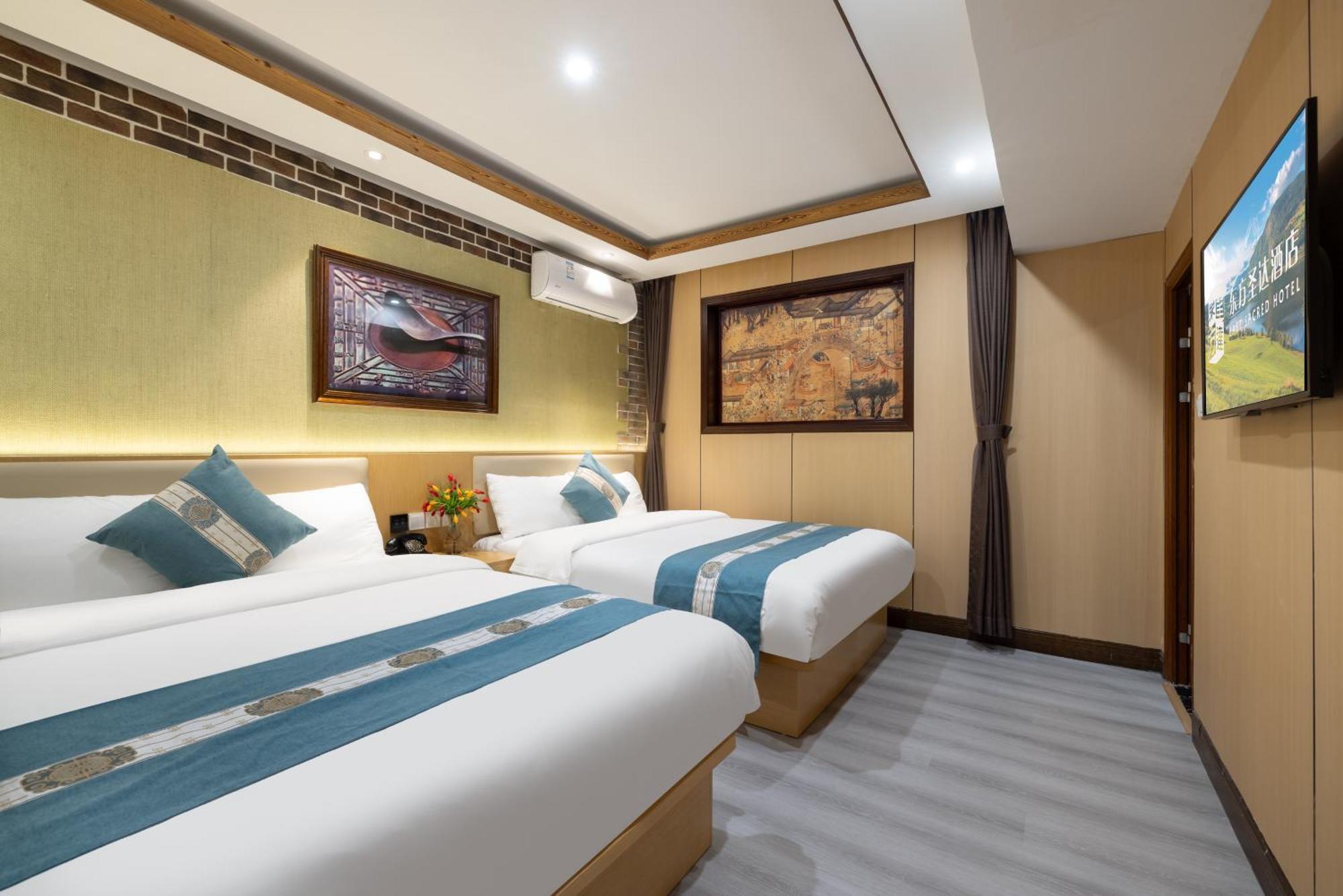 The East Hotel-very Close To The Drum Tower,the Temple,houhai Bar Street,and The Forbidden City,there Are Many Old Traditional Hutongs Around The ,experience The Culture Of Old Hutongs,near Exit A Of Shichahai On Metro Line 4* Пекин