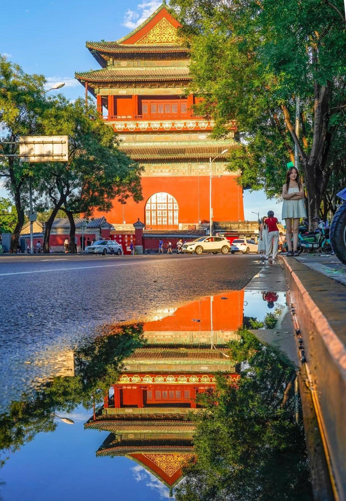 The East Hotel-very Close To The Drum Tower,the Temple,houhai Bar Street,and The Forbidden City,there Are Many Old Traditional Hutongs Around The ,experience The Culture Of Old Hutongs,near Exit A Of Shichahai On Metro Line Отель